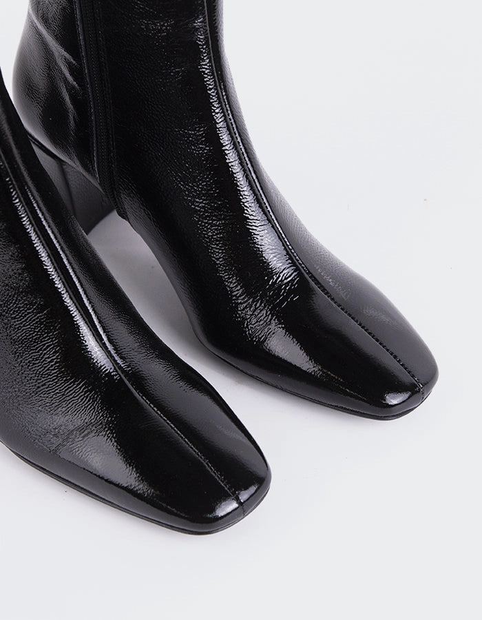 Lioni Black Naplack