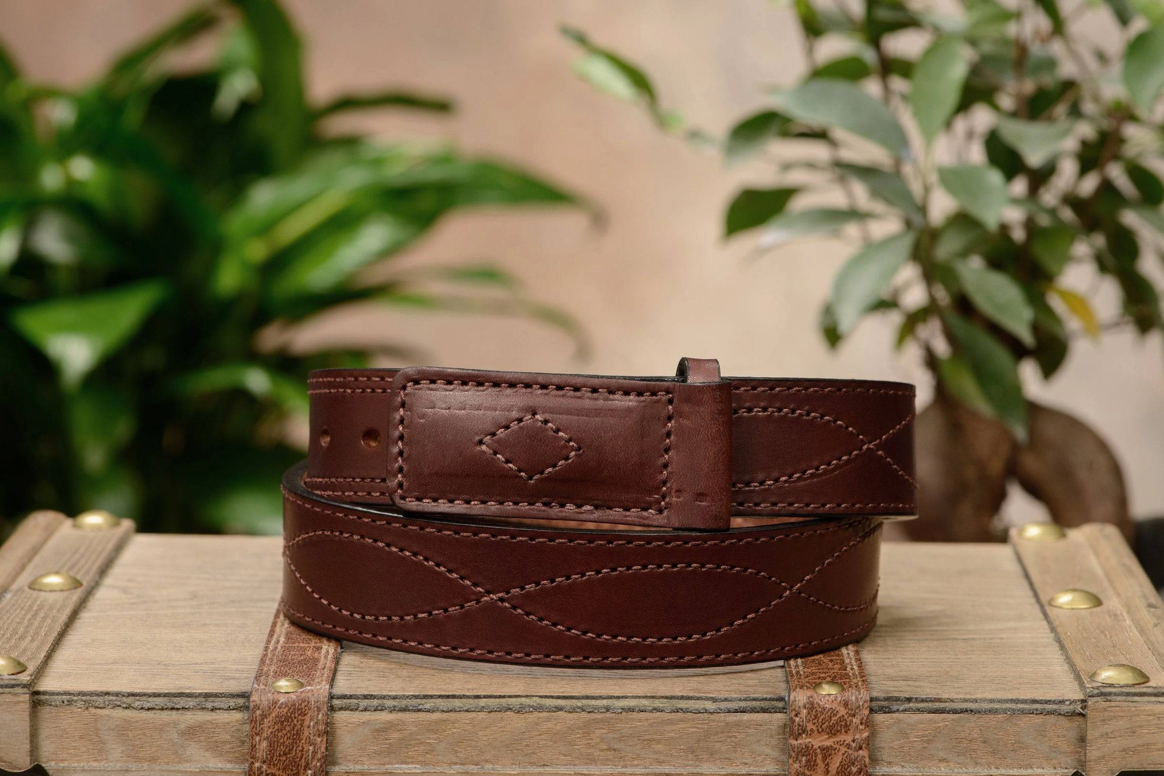 The Pit Boss: Brown Figure 8 Brown Stitched Buckle-less Ball Hook 1.50"